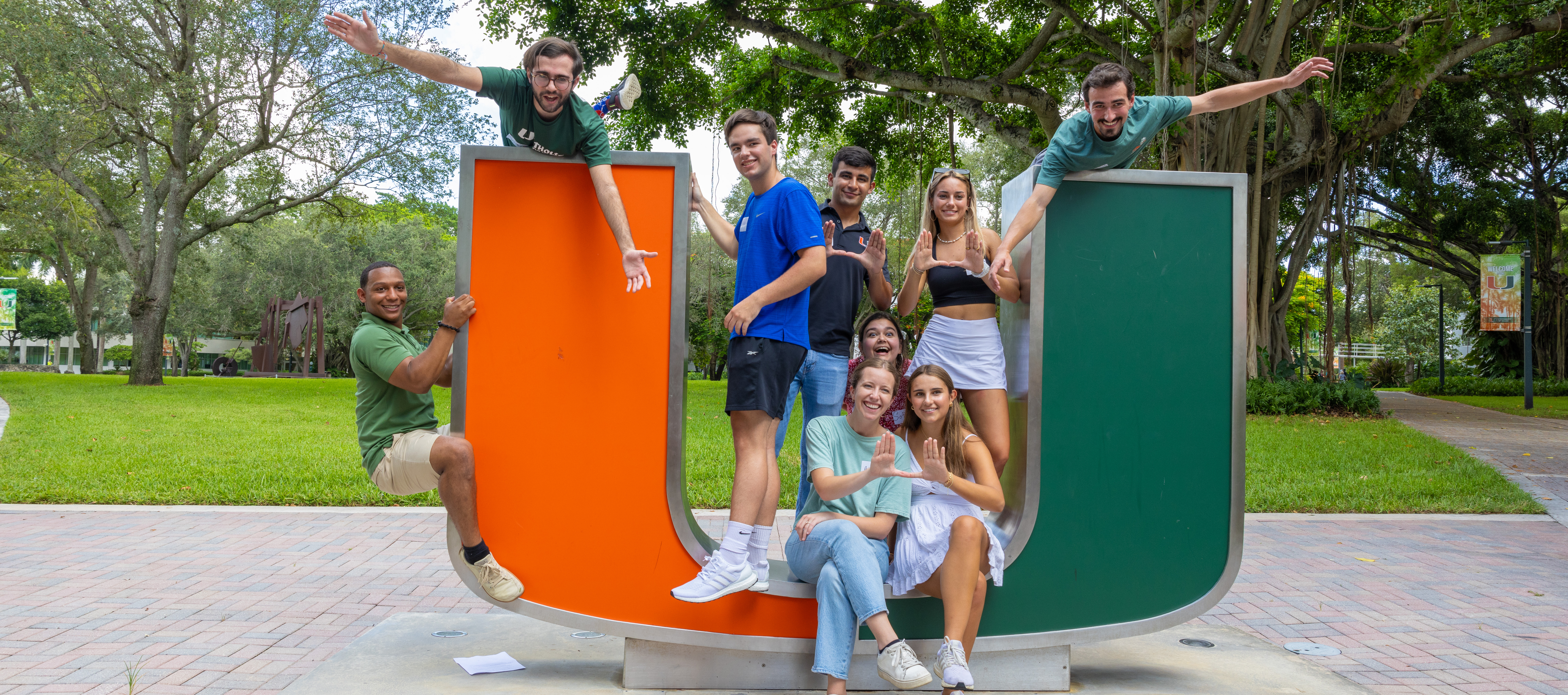 Students U Statue