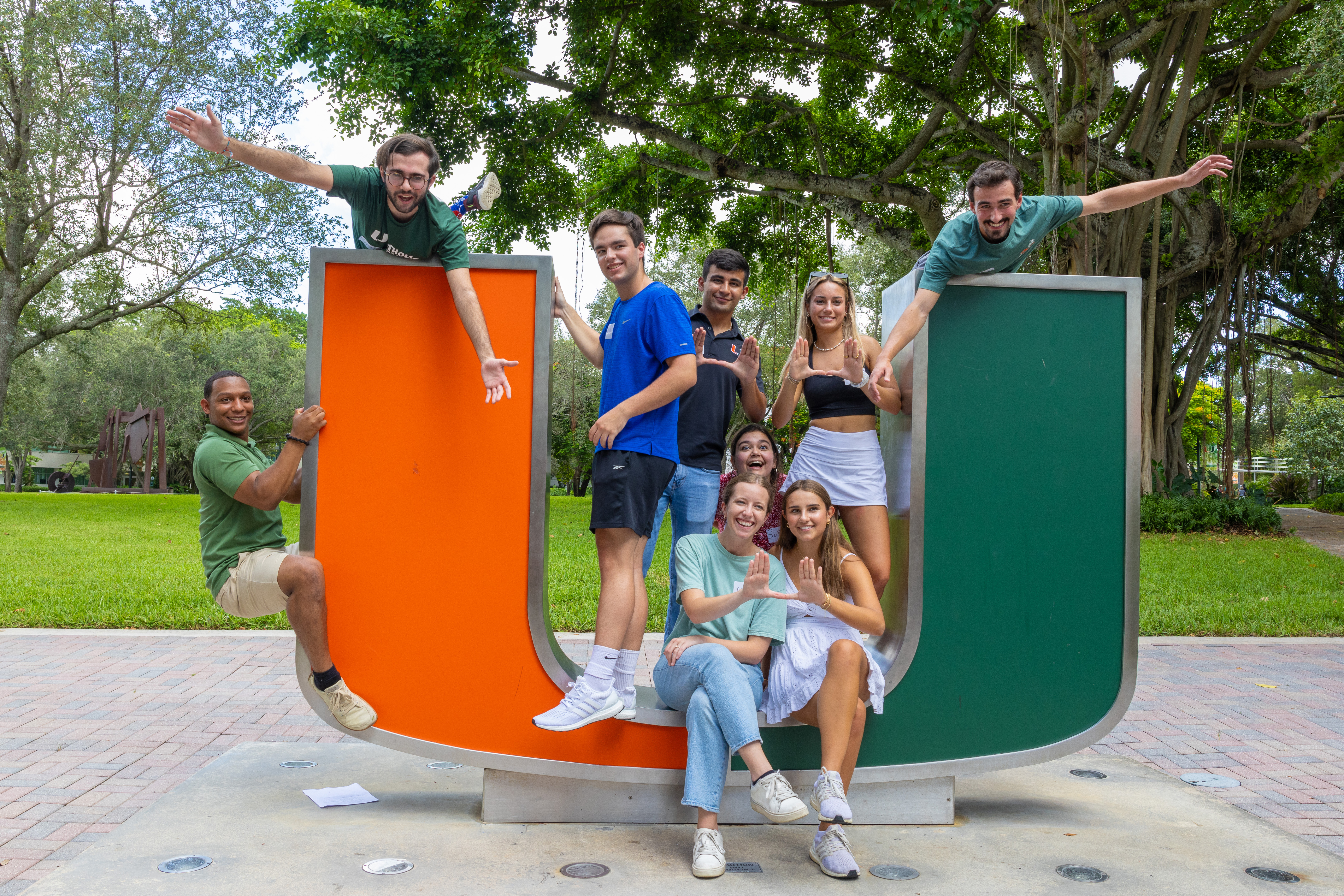 Students U Statue